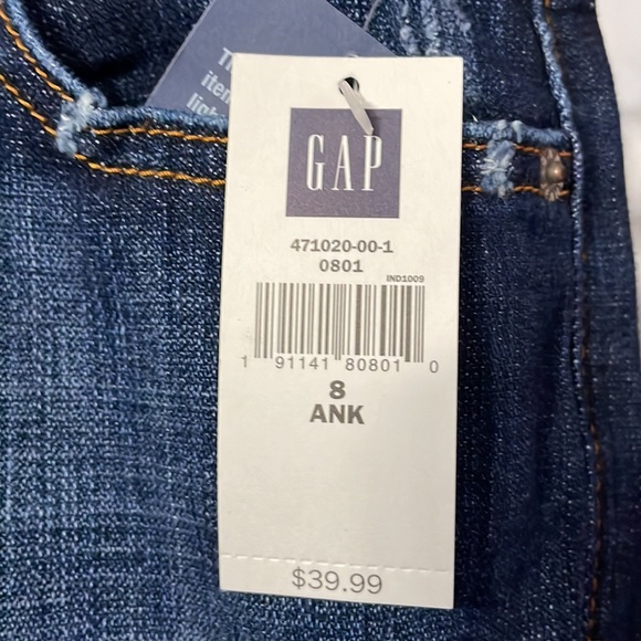 Gap jeans new with tags - curvy low rise flared size 8 Ankle 

STILL AVAILABLE!! - Picture 2 of 7
